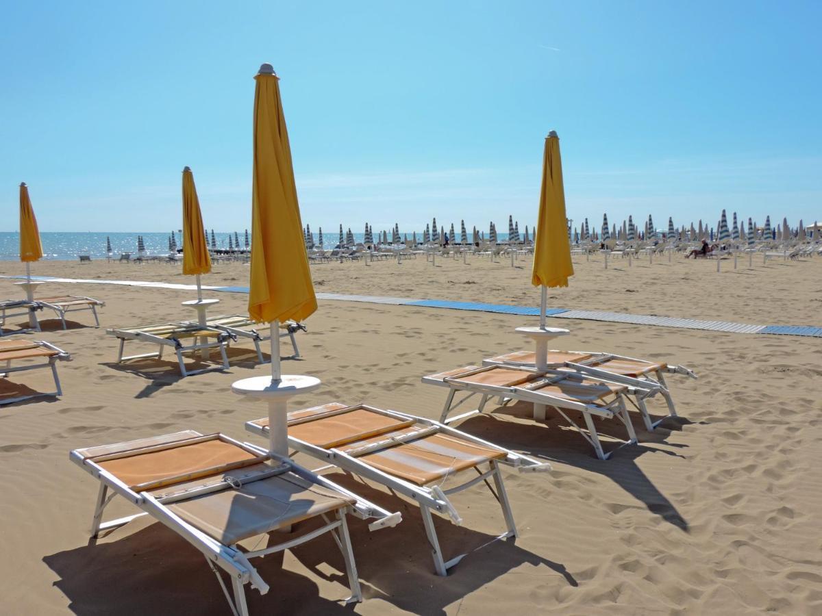 Hotel Saturno Lido di Jesolo Exterior photo